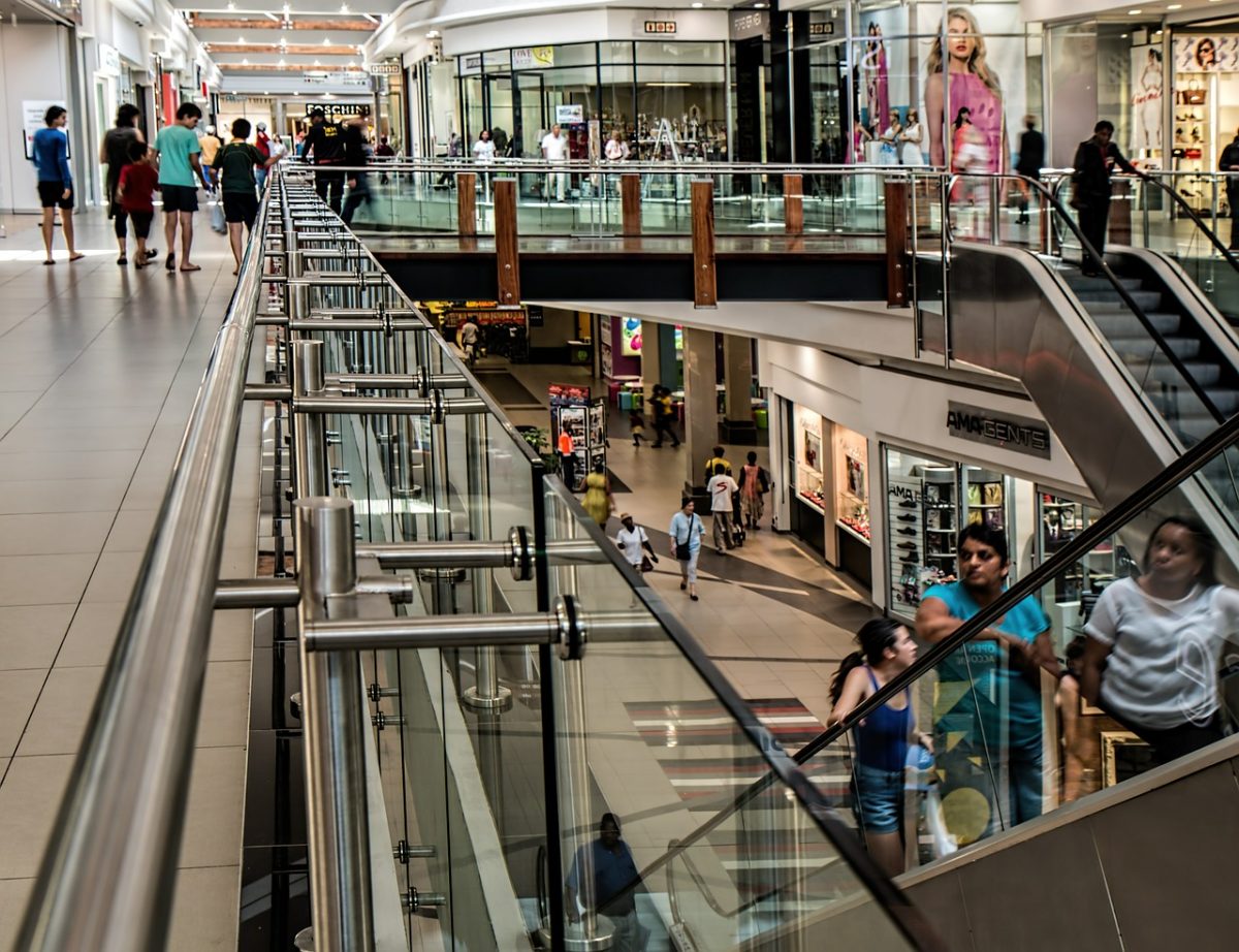 Liberal Urge Support for Town Shopping Centres